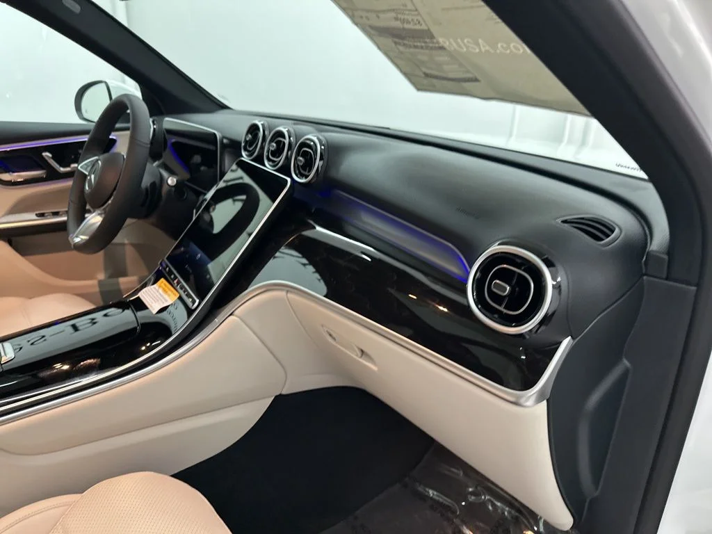 Used 2026 White Mercedes-Benz GLC 300 image 25
