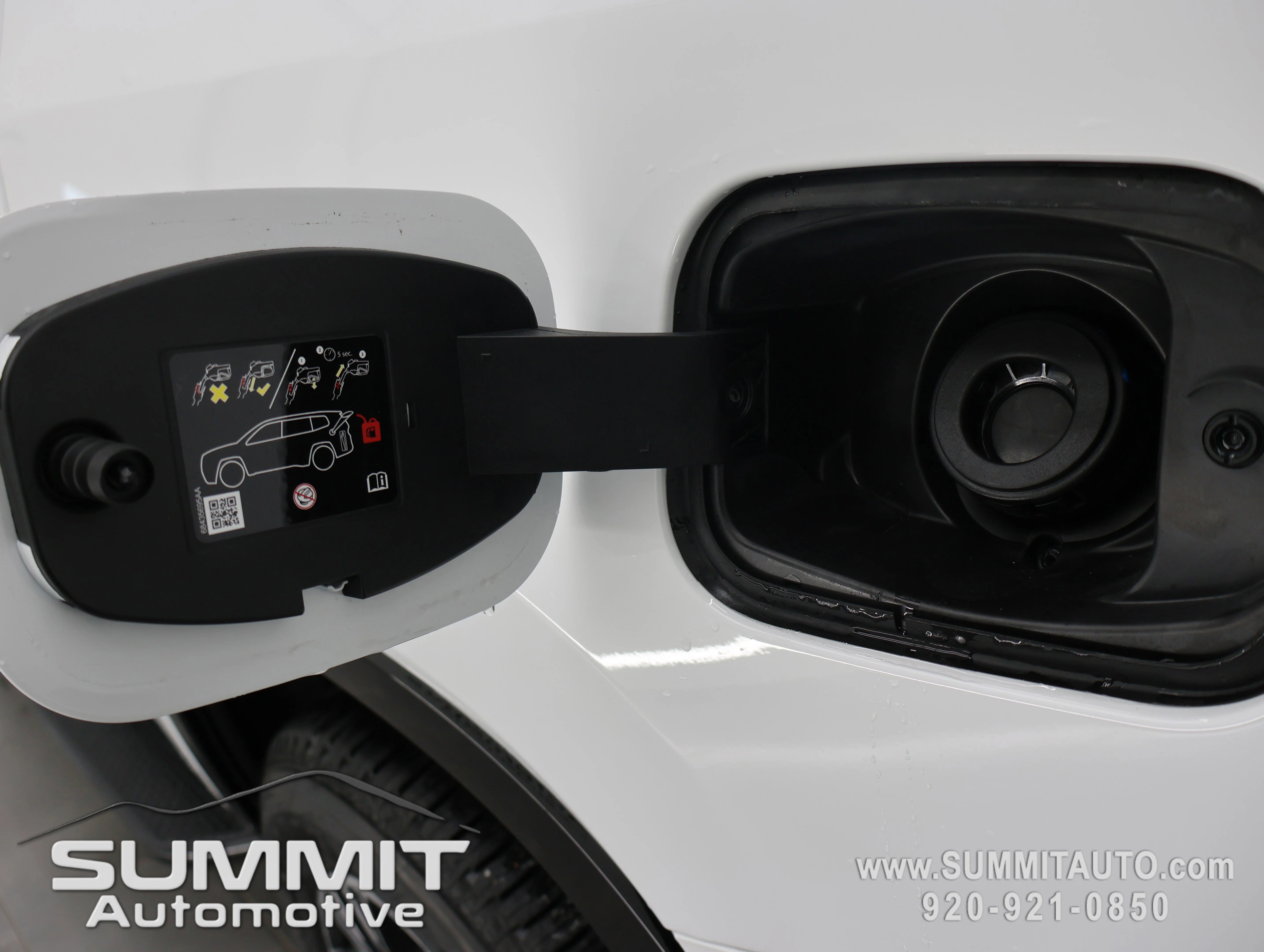 New 2026 Bright White Clear-Coat Exterior Paint Jeep  image 32