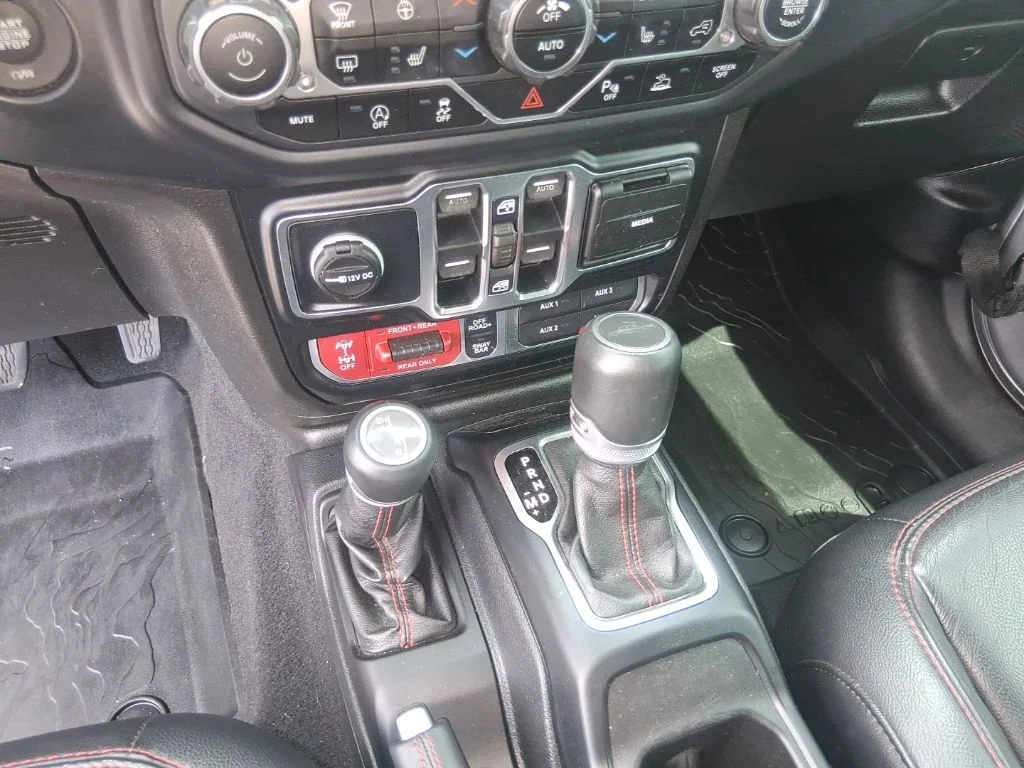Used 2020 Silver Jeep Rubicon image 16