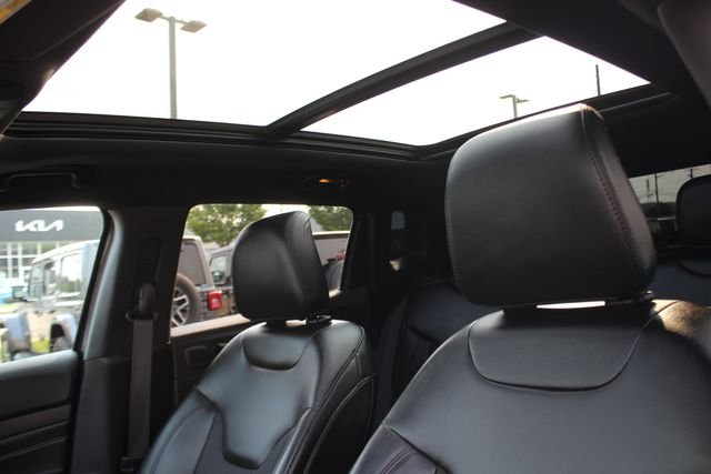 Used 2022 Gray Jeep Latitude image 22