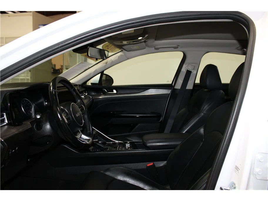 Used 2024 Glacial White Pearl Kia EX image 10