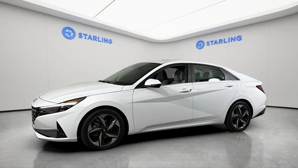 Used 2022 White Hyundai Limited image 3