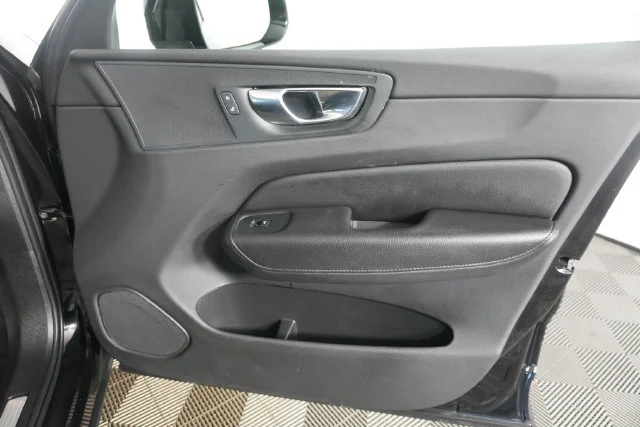 Used 2021 Onyx Black Metallic Volvo T5 Momentum image 37