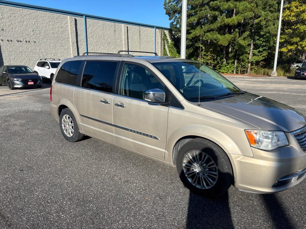 Used 2016 Beige Chrysler Touring-L image 8