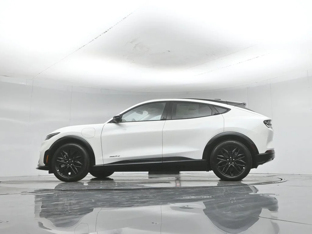 New 2026 Star White Metallic Tri-coat Ford Premium image 51