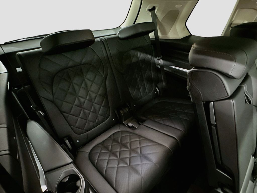 Used 2024 Black Sapphire Metallic BMW xDrive40i image 28