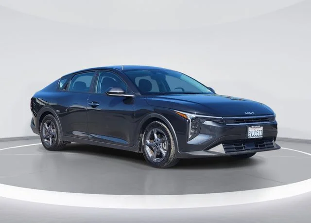 2025 Kia K4 LXS AT's photo