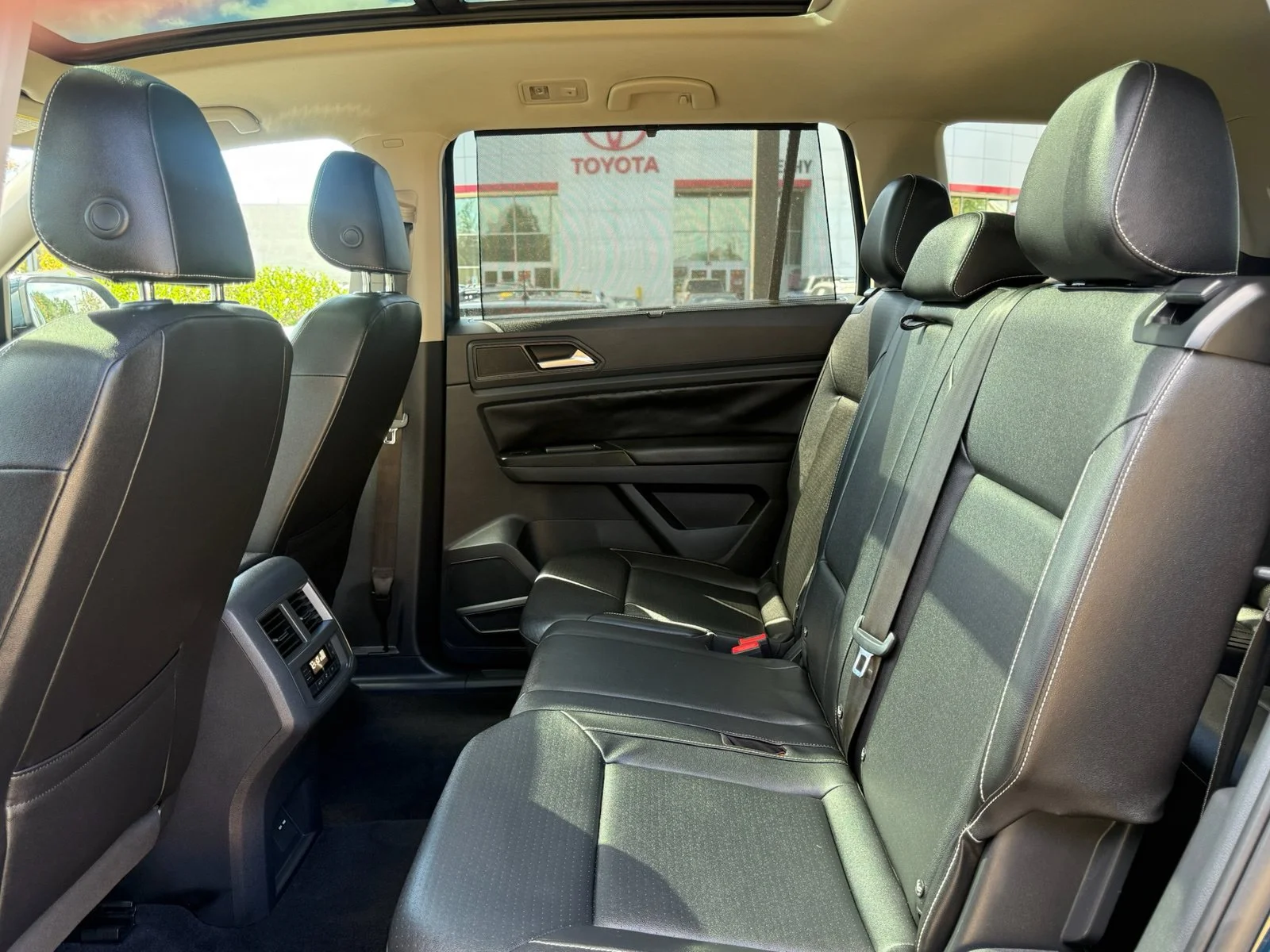 Used 2021 Blue Volkswagen 3.6L V6 SE w/Technology R-Line image 6