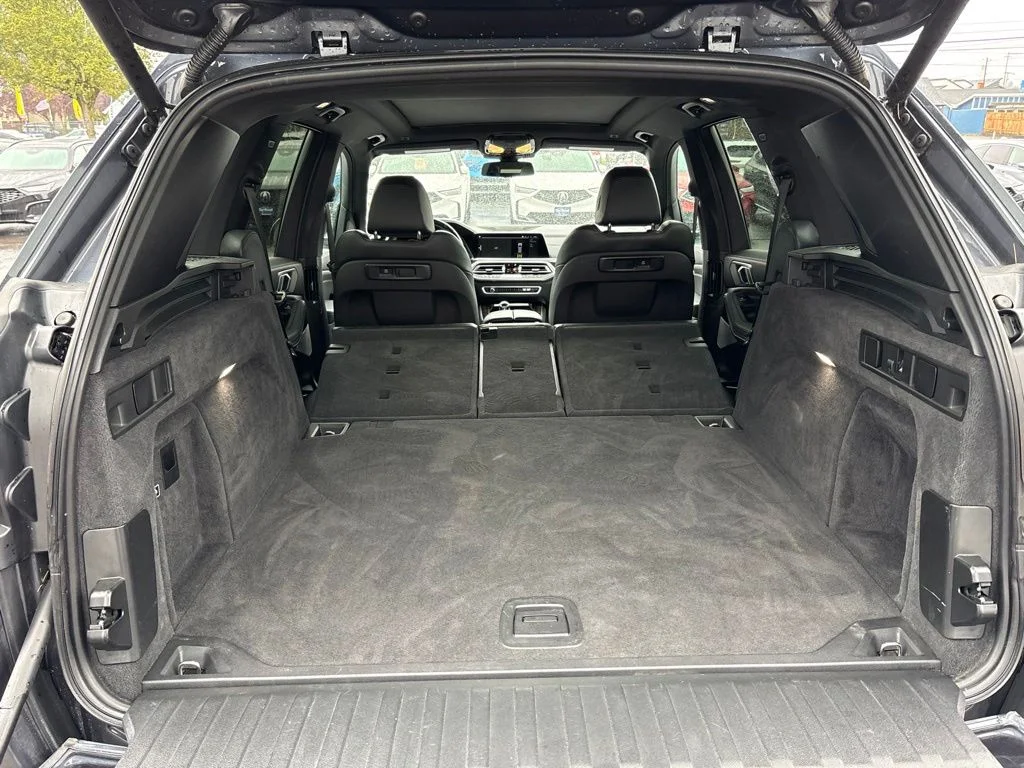 Used 2019 Gray BMW xDrive40i image 31