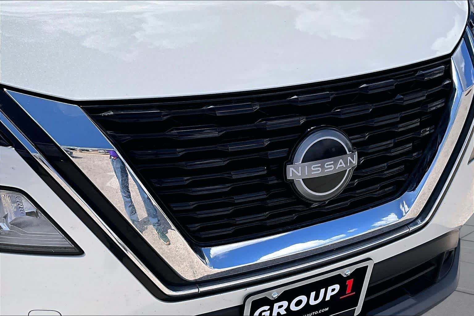 Used 2022 Pearl White Tricoat Nissan SV image 30