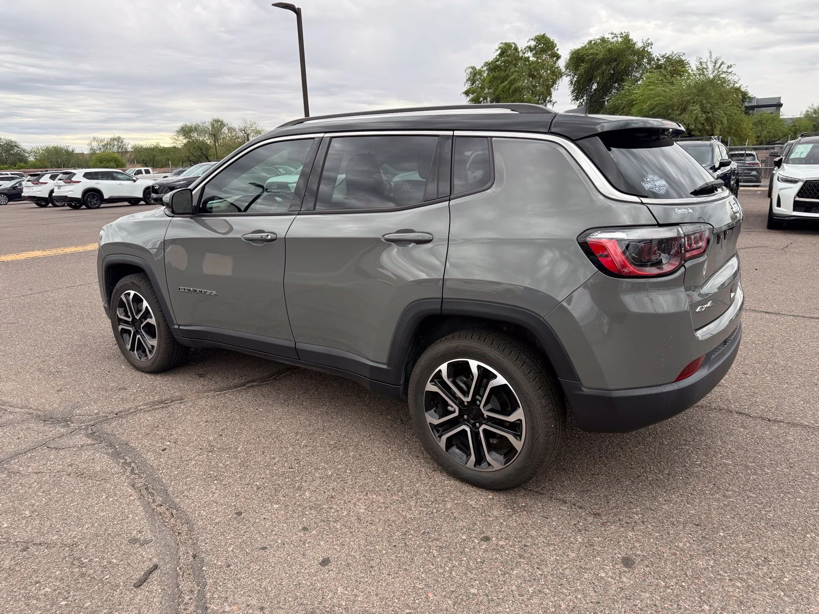 Used 2022 Sting-Gray Clearcoat Jeep Limited image 6