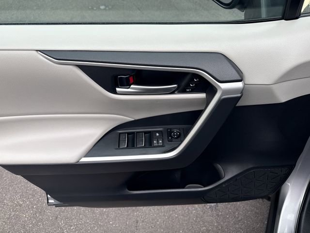 Used 2023 Silver Toyota XLE Premium image 13