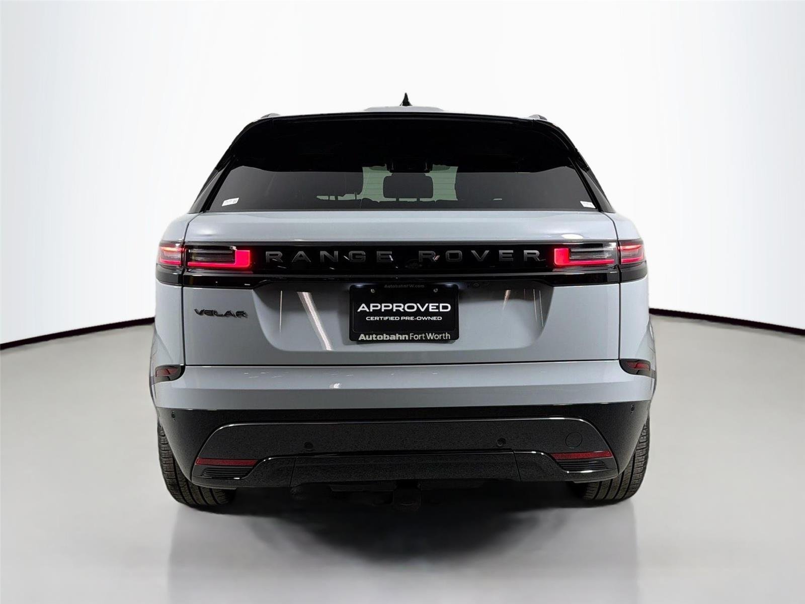 Used 2026 Arroios Grey Land Rover Dynamic SE image 6