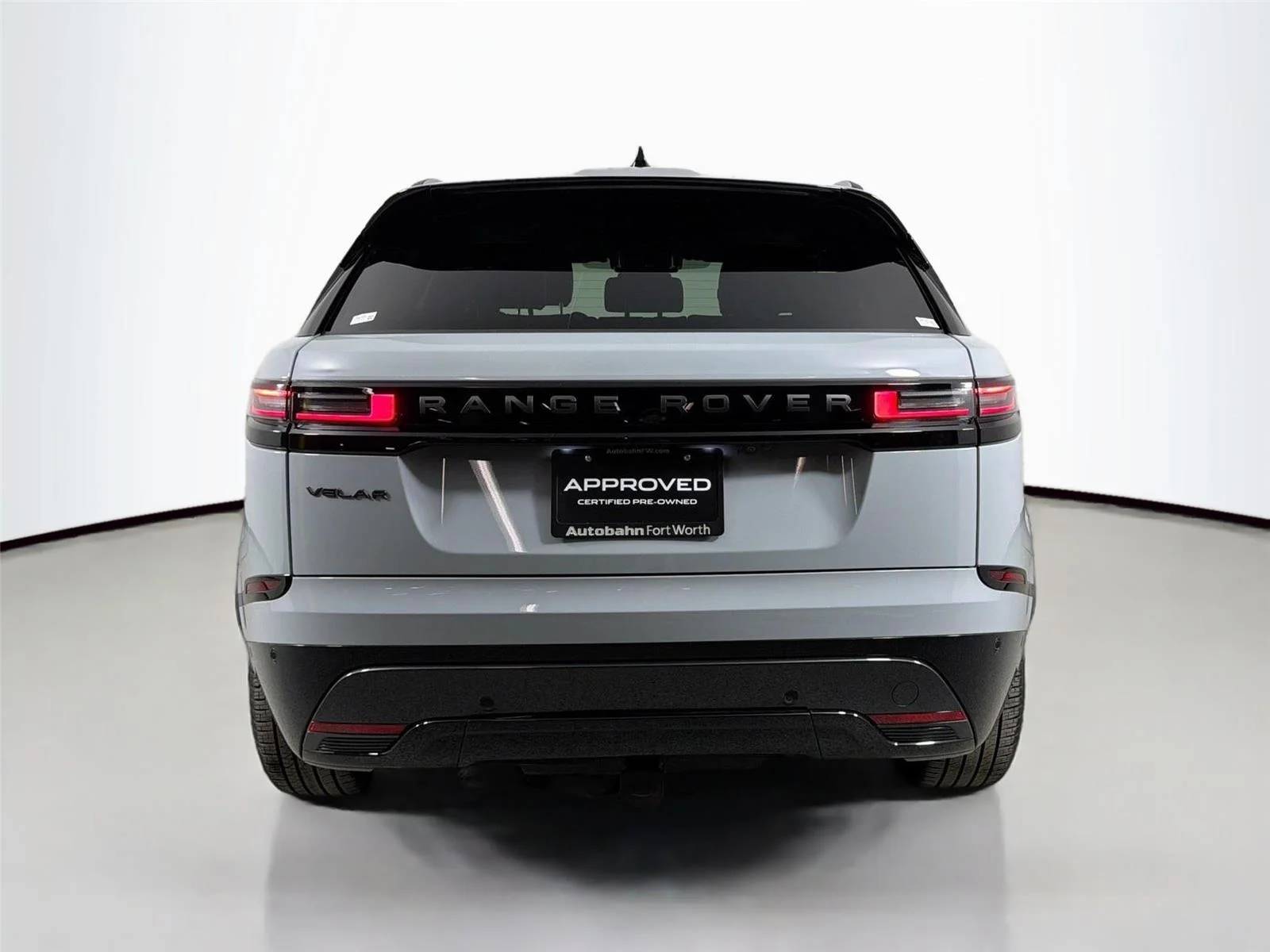 Used 2026 Arroios Grey Land Rover Dynamic SE image 6