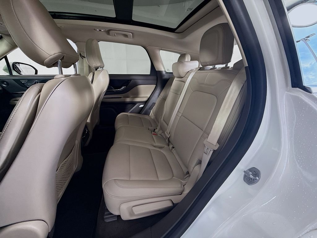Used 2021 Pristine White Lincoln Reserve image 5