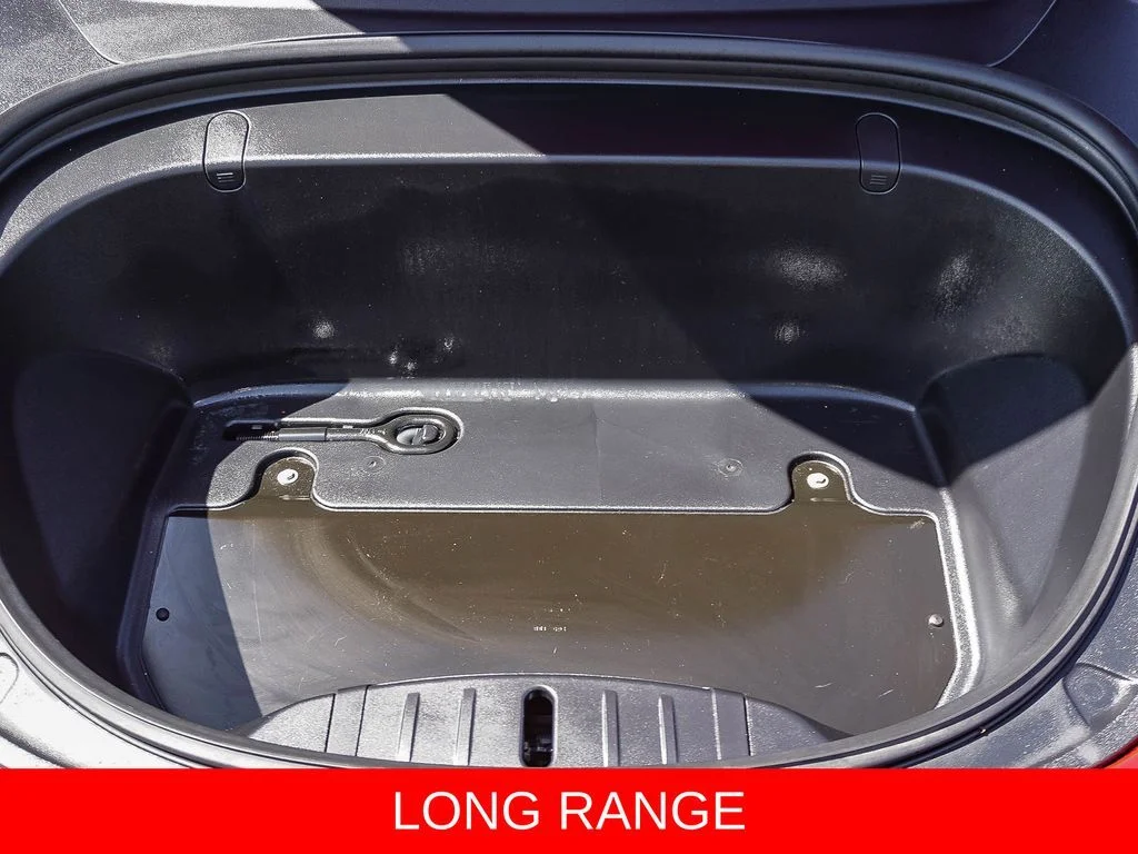 Used 2018  Tesla Long Range image 26