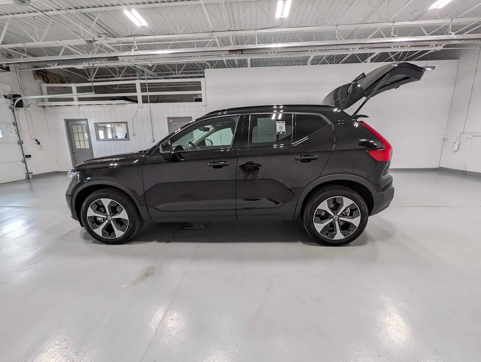 Used 2026 Onyx Black Volvo Plus image 12