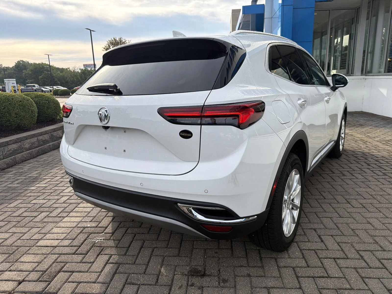 Used 2021 SUMMIT WHITE Buick Preferred image 5