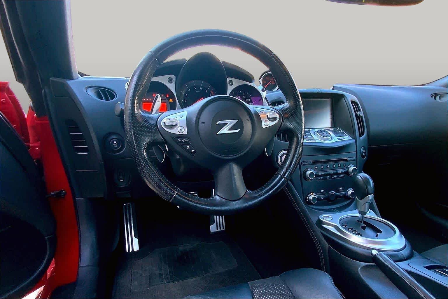 Used 2016 Solid Red Nissan Touring image 6
