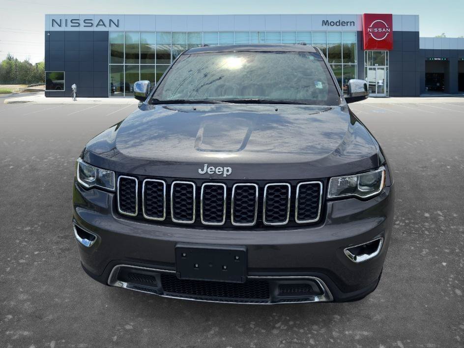 Used 2017 Granite Crystal Metallic Clearcoat Jeep Limited image 4