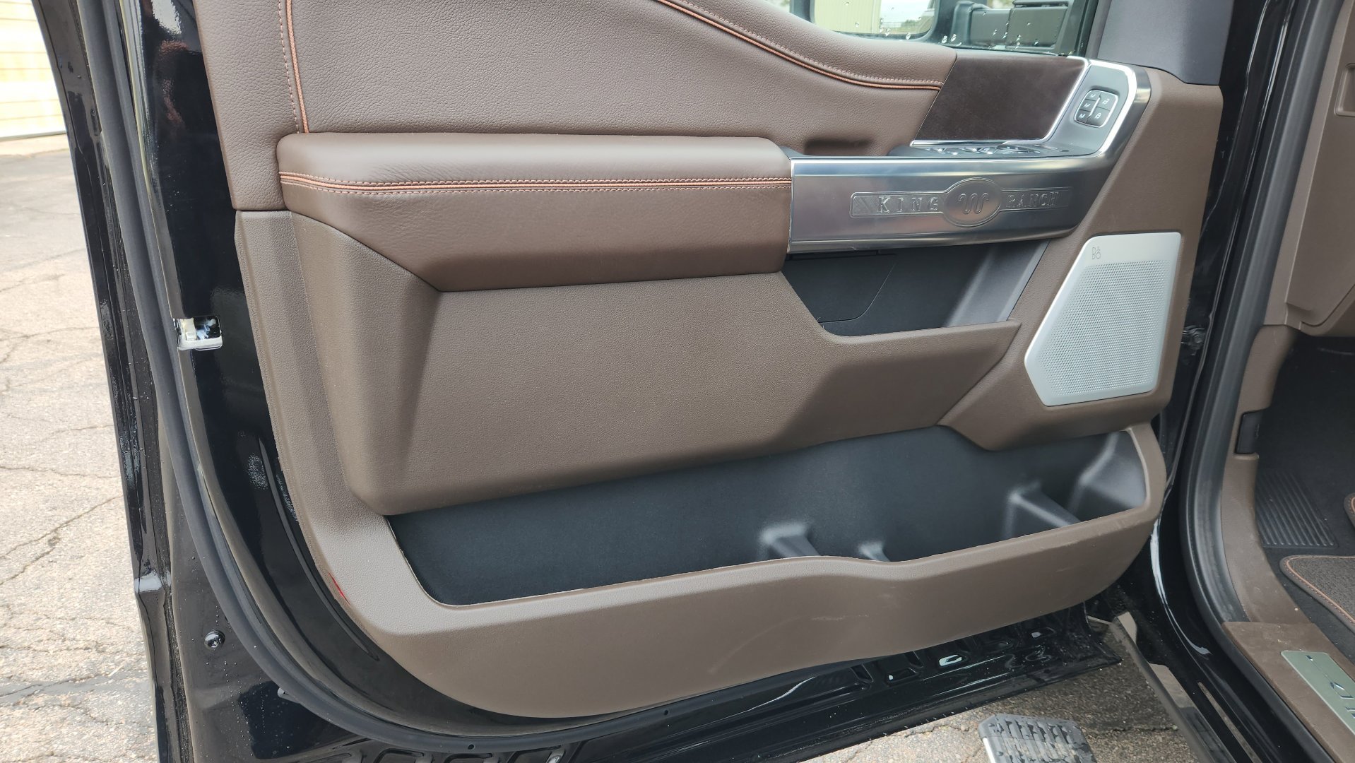 New 2026 Agate Black Metallic Ford King Ranch image 23