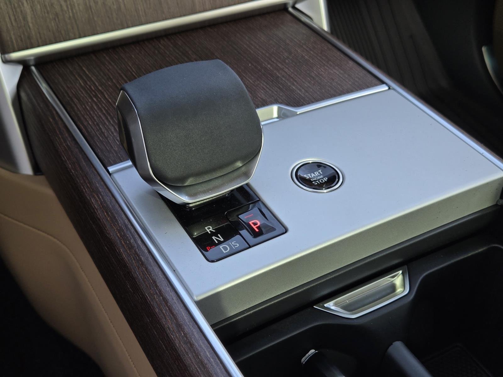 New 2026 Batumi Gold LAND ROVER SE PHEV image 25