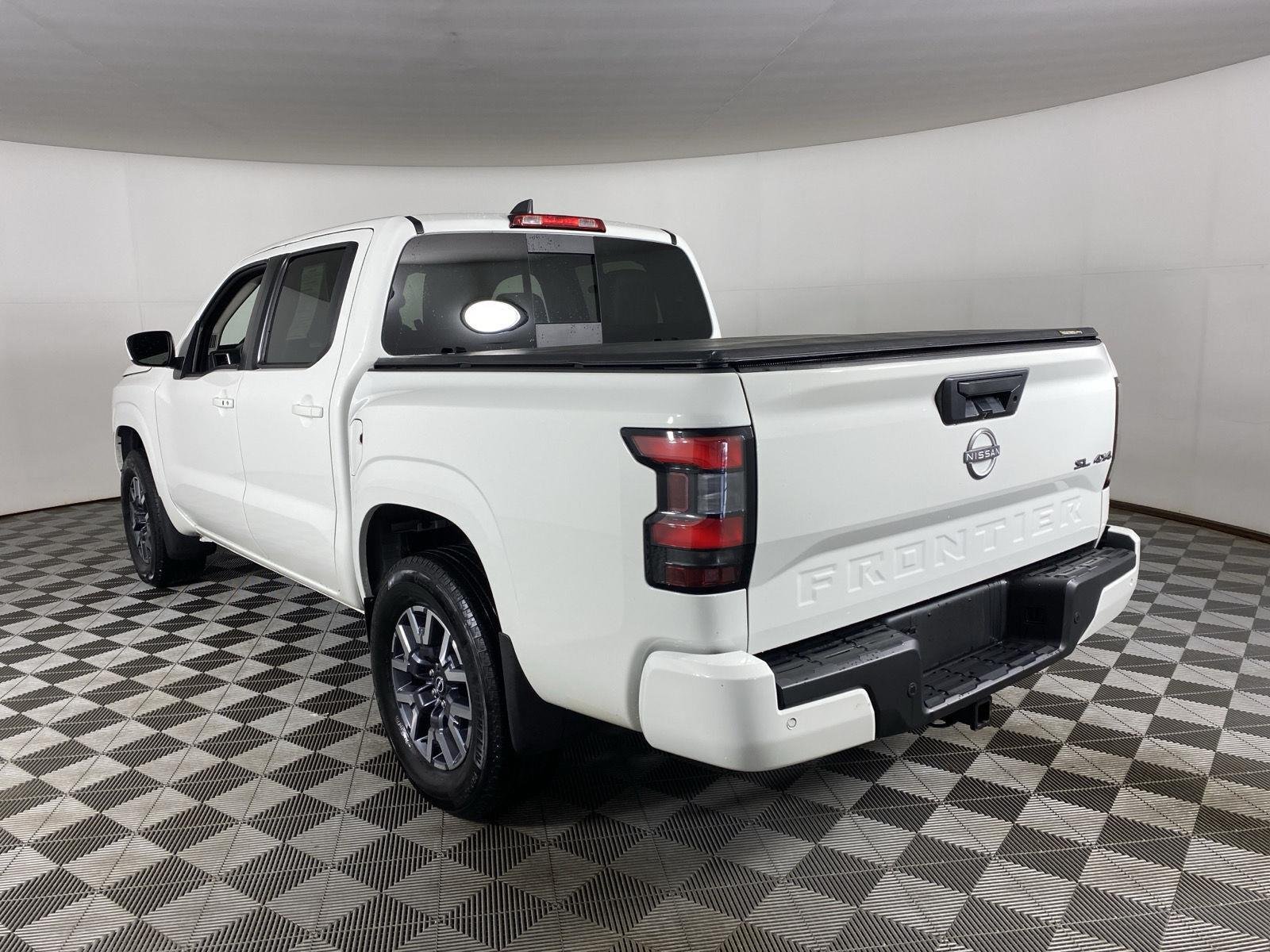 Used 2024 Glacier White Nissan SL image 5