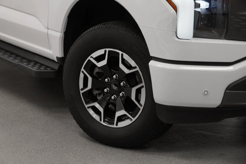 Used 2022 White Ford XLT image 9