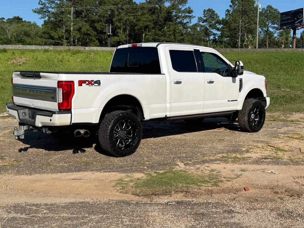 Used 2018 Off White Ford Limited 4x4 4dr Crew Cab 6.8 ft. SB SRW Pickup image 5