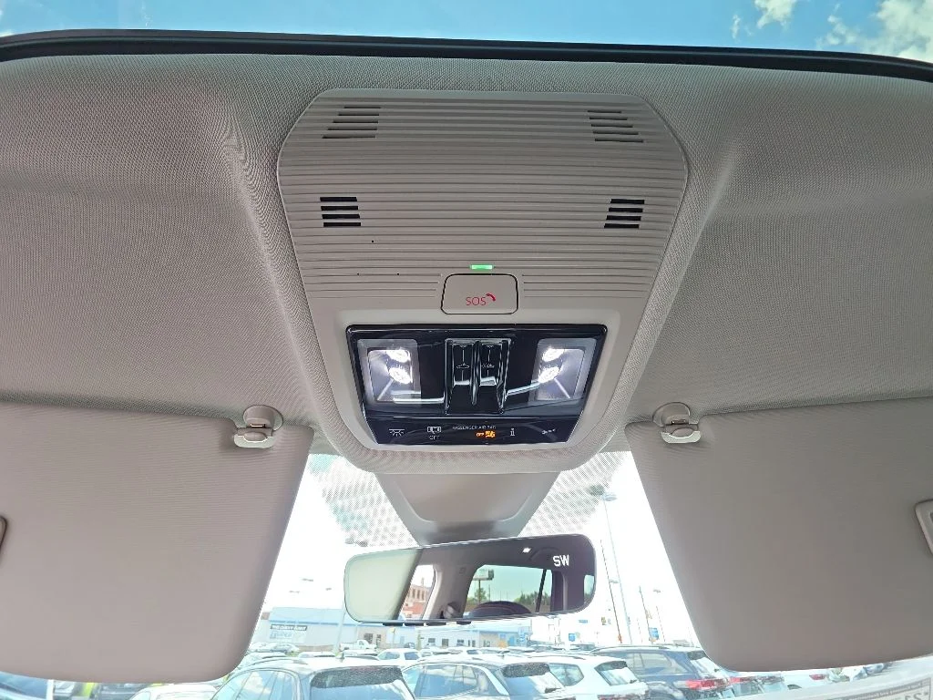 New 2026 Avocado Green Pearl Volkswagen 2.0T Peak Edition image 28