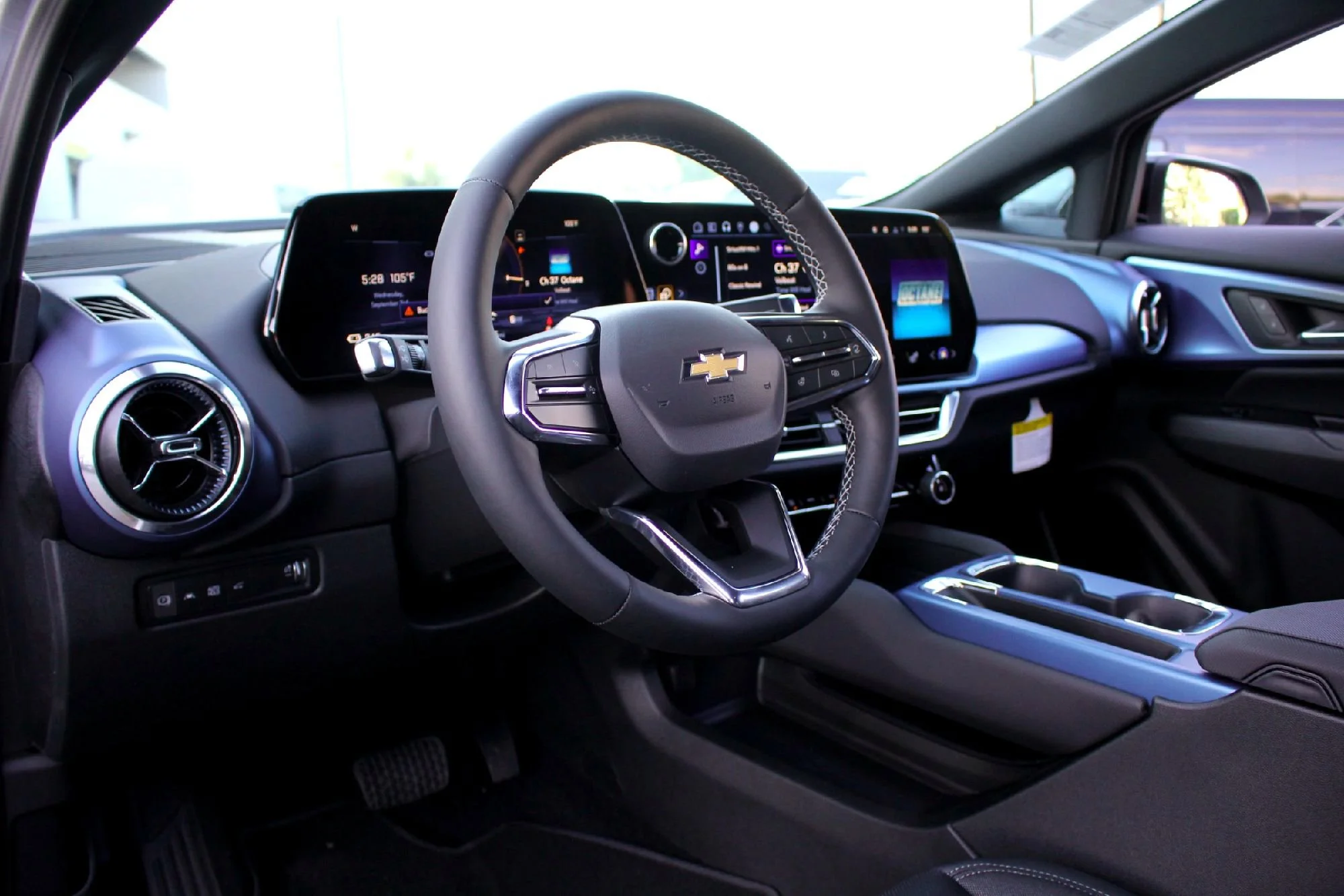 2025 Chevrolet Equinox EV 1LT - Photo 6