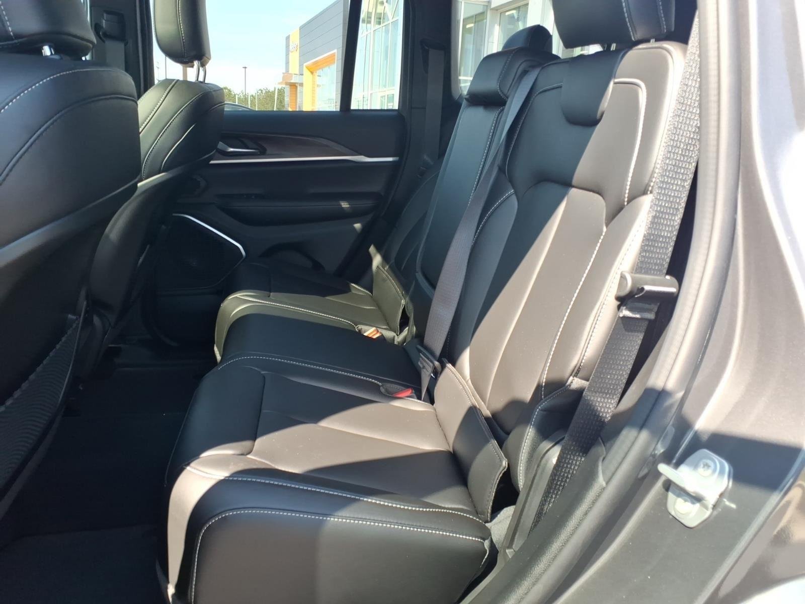 New 2026 Baltic Gray Metallic Clear-Coat Exterior Paint Jeep Limited image 20