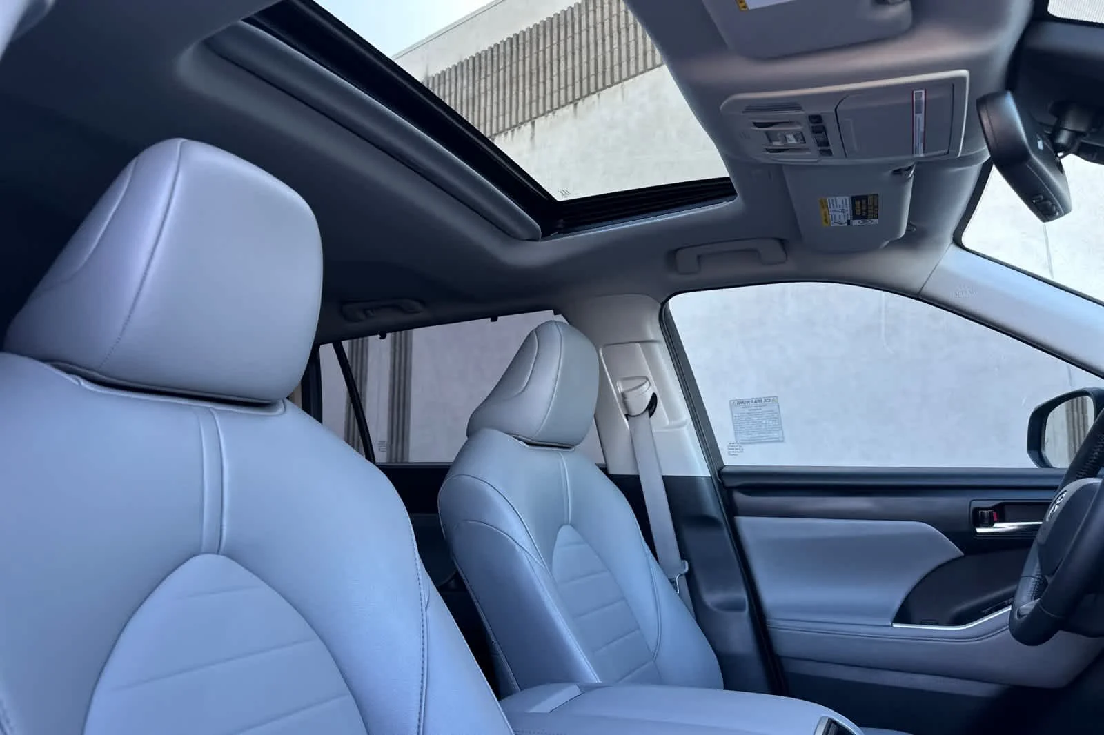 Used 2022 Moon Dust Toyota Hybrid XLE image 19