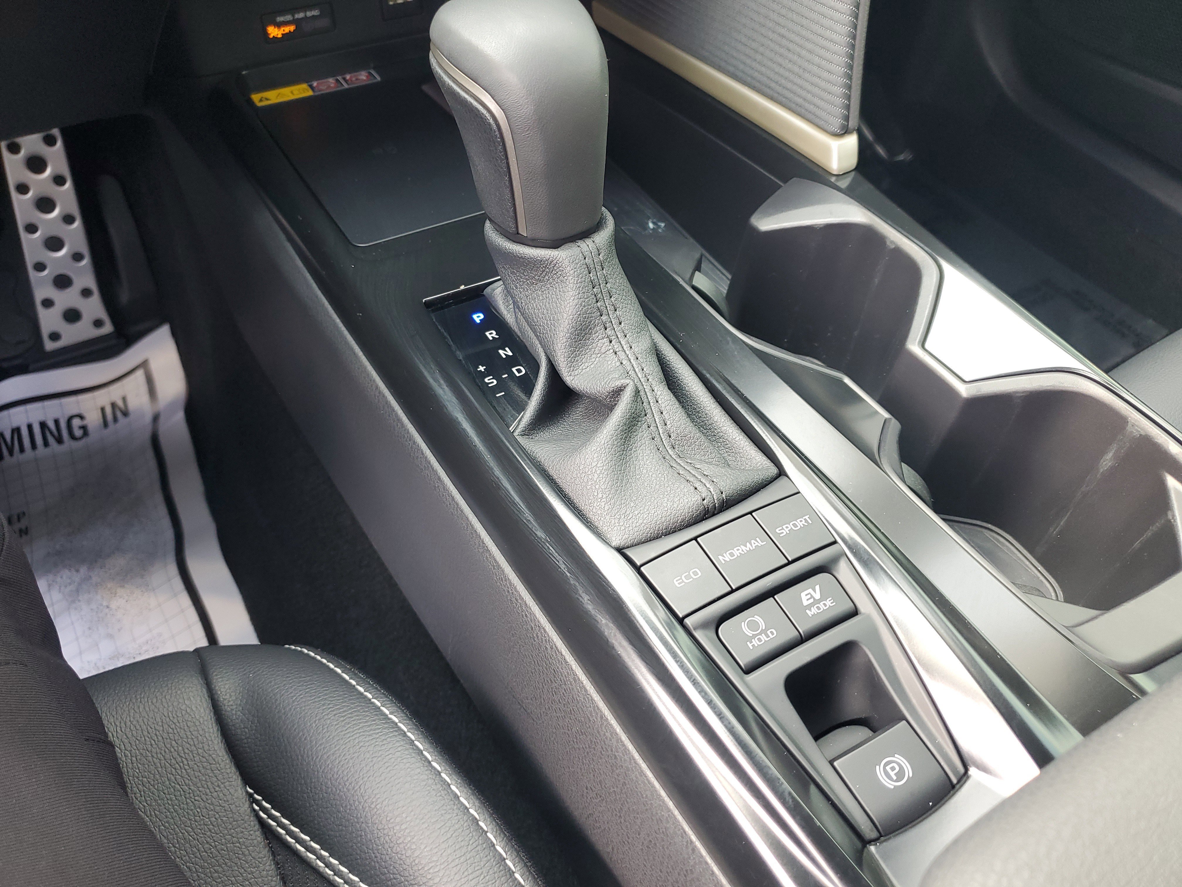 Used 2025 Ice Cap Toyota SE image 29