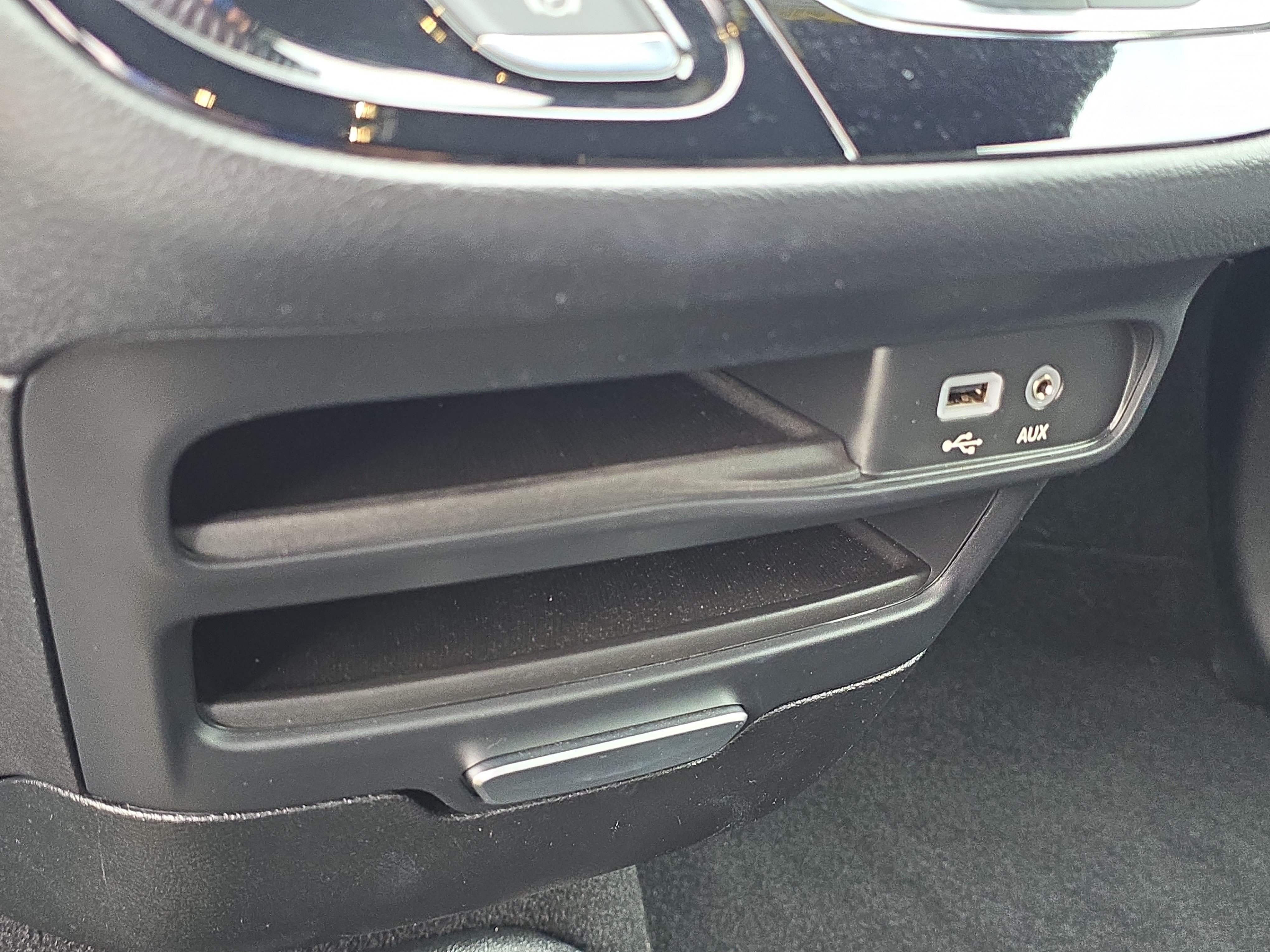 Used 2019 Ocean Blue Metallic Chrysler Touring L image 27