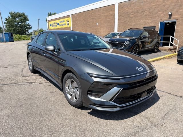 New 2026 Gray Hyundai SE image 37