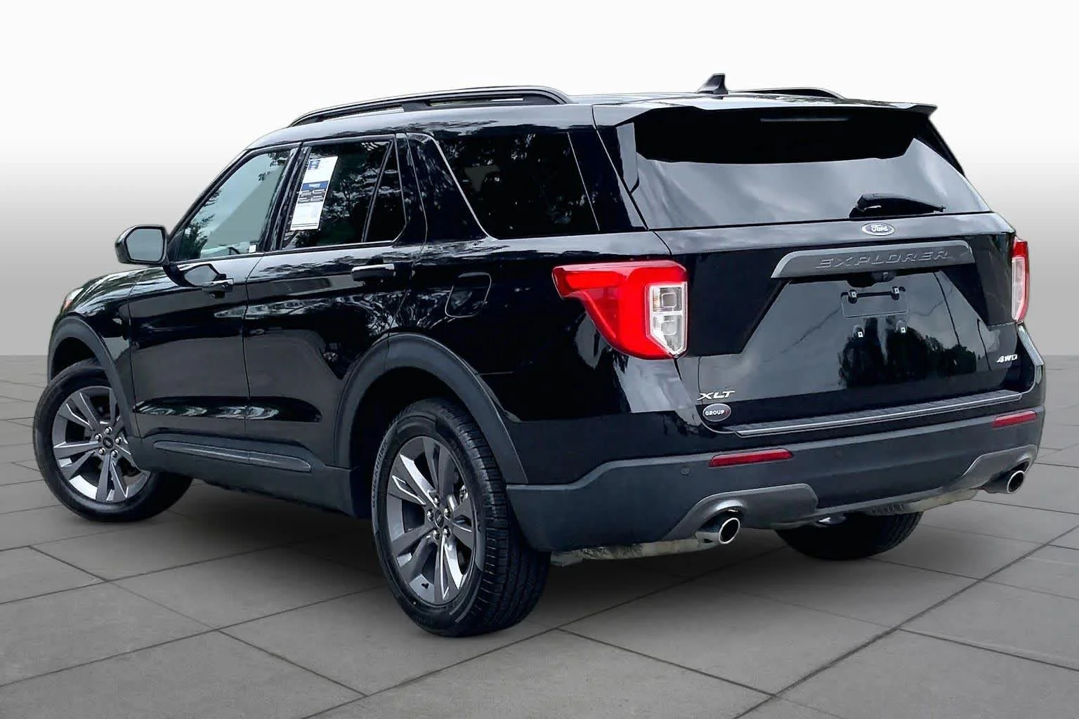 Certified Used 2022 Agate Black Ford XLT image 12