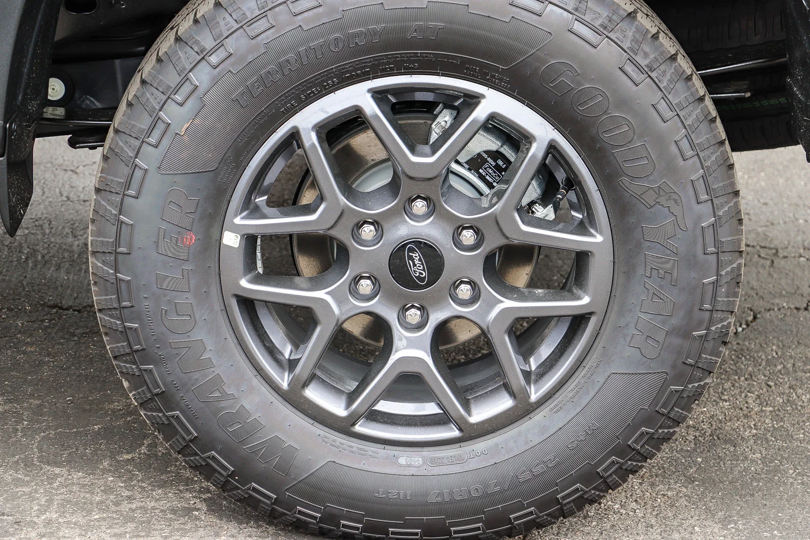 New 2026 Carbonized Gray Metallic Ford XLT image 12