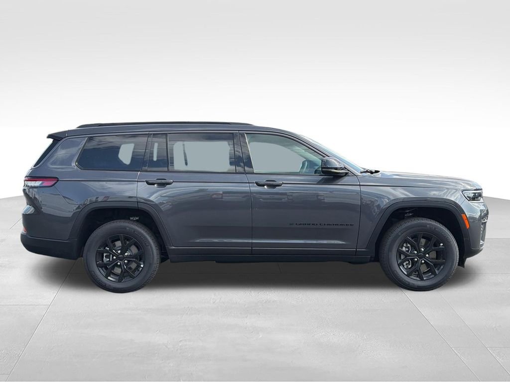 New 2026 Baltic Gray Metallic Clear-Coat Exterior Paint Jeep Altitude image 6