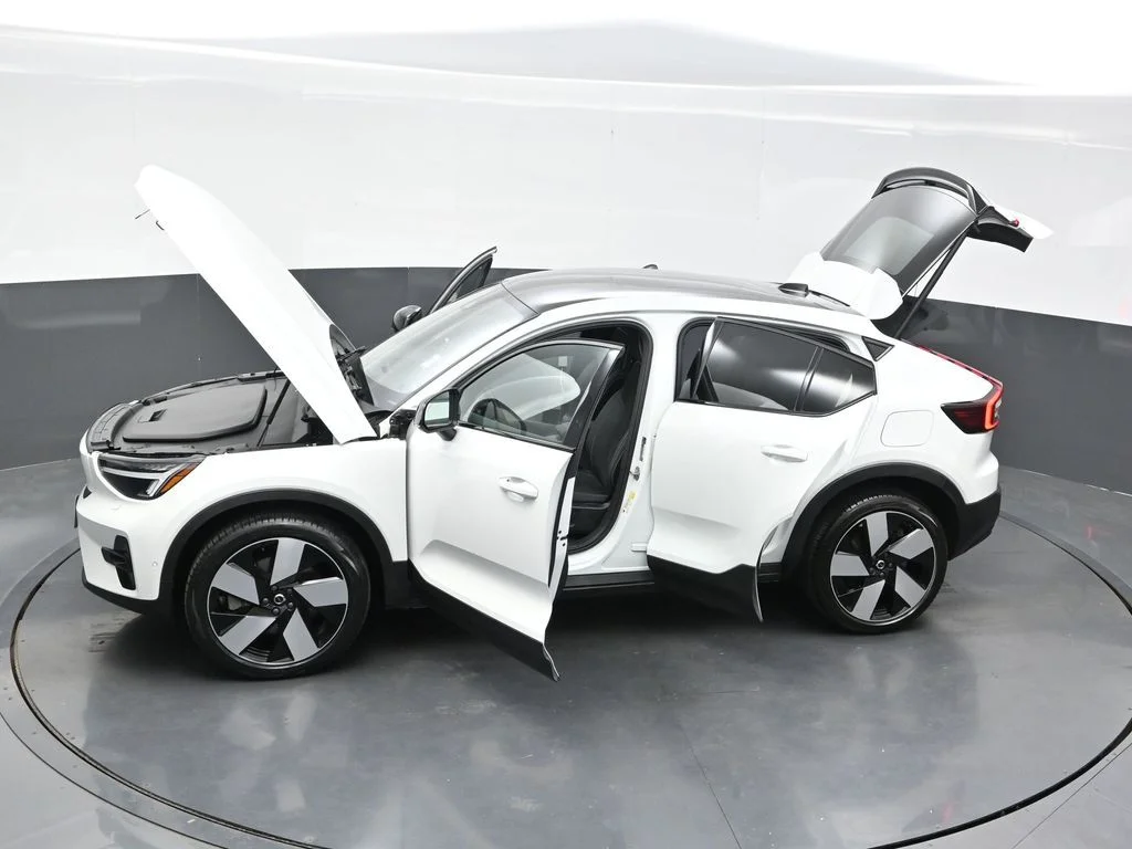 Certified Used 2023 Crystal White Volvo Plus image 40