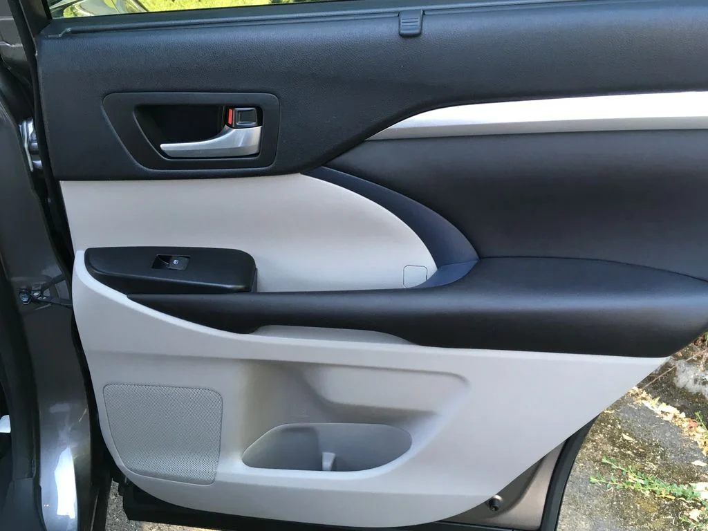 Used 2016 Gray Toyota XLE V6 image 33