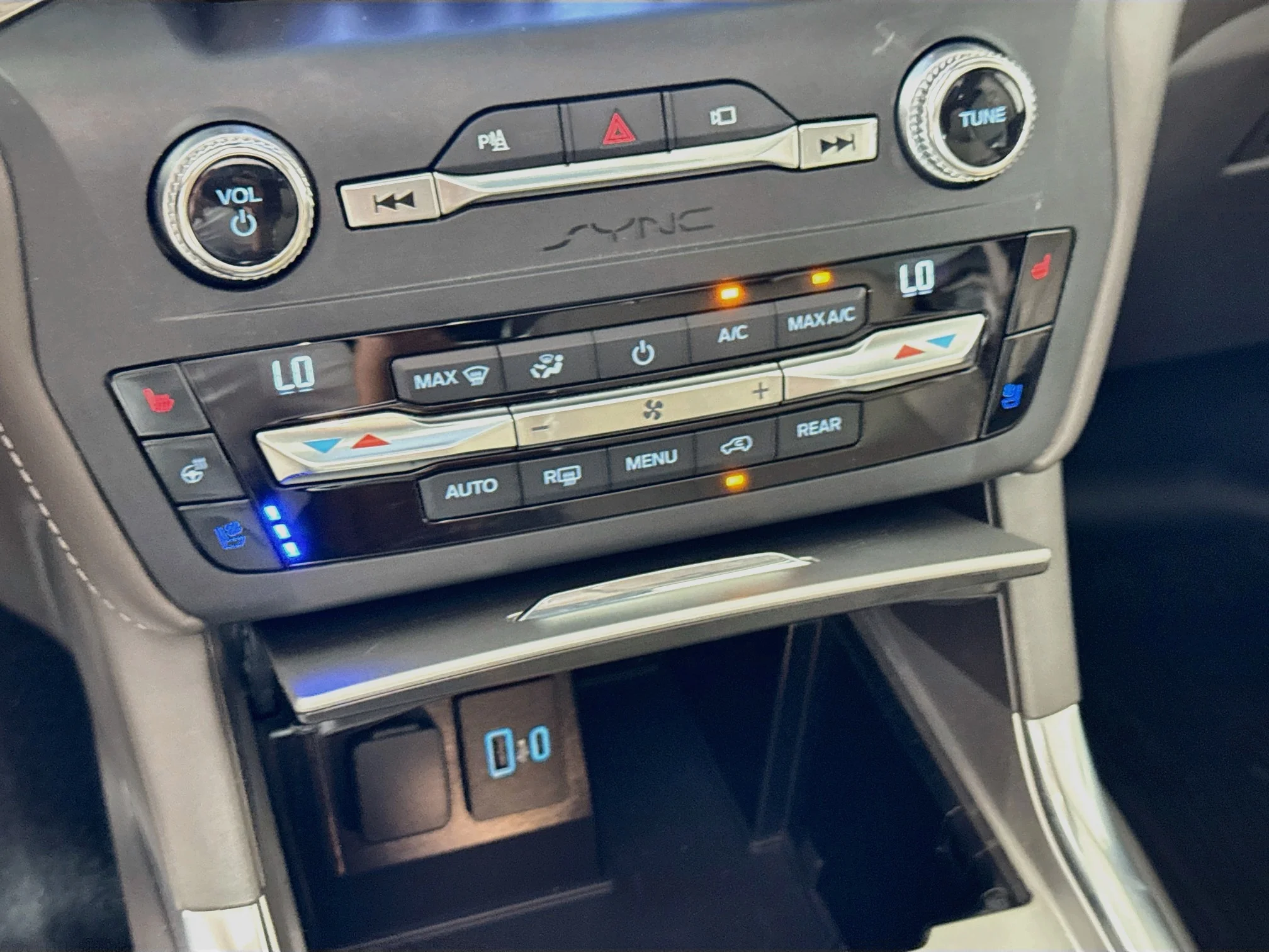 Used 2020 Magnetic Metallic Ford Platinum image 16
