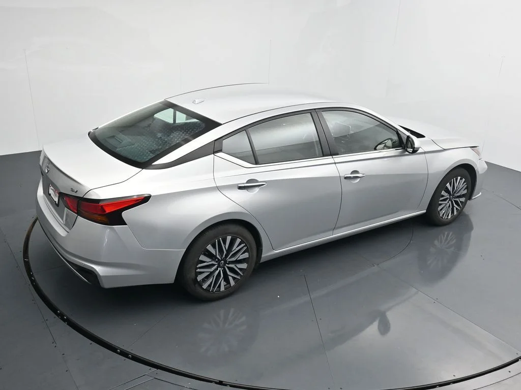 Used 2024 Silver Nissan 2.5 SV image 27