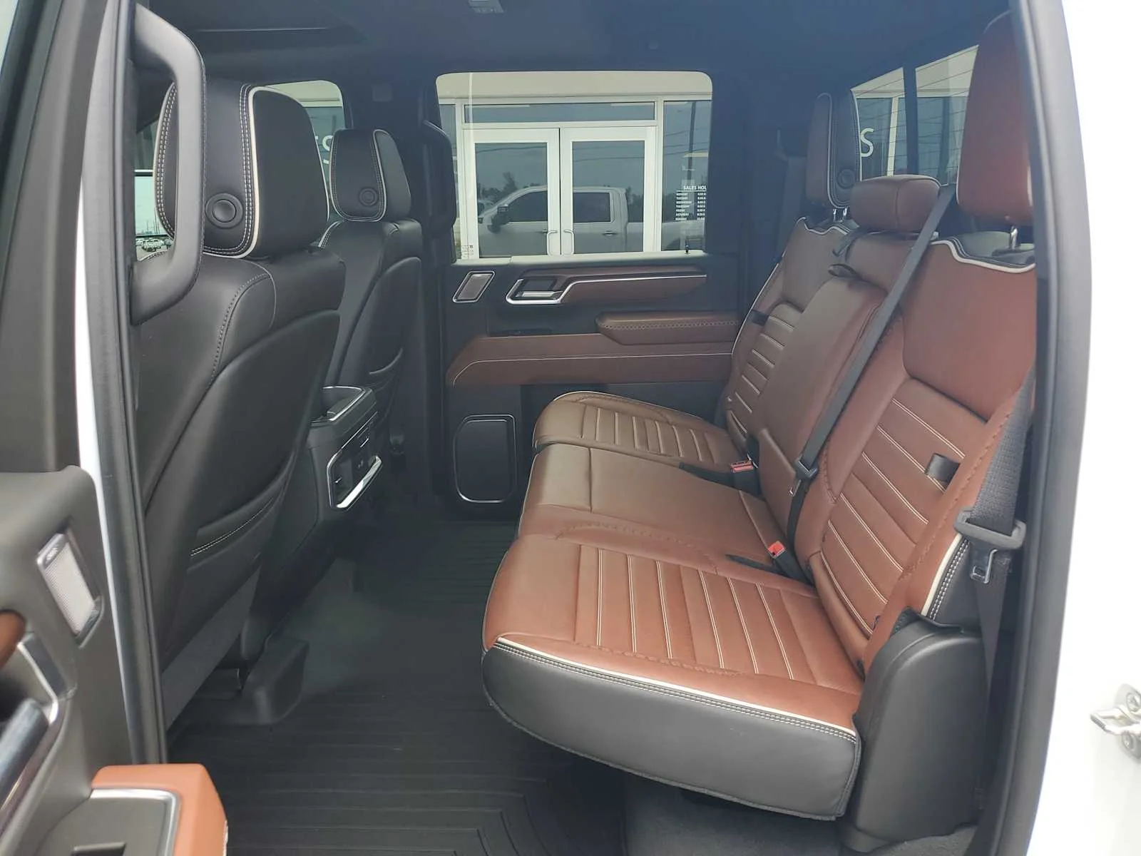 Used 2025 White Frost Tricoat GMC Denali Ultimate image 21