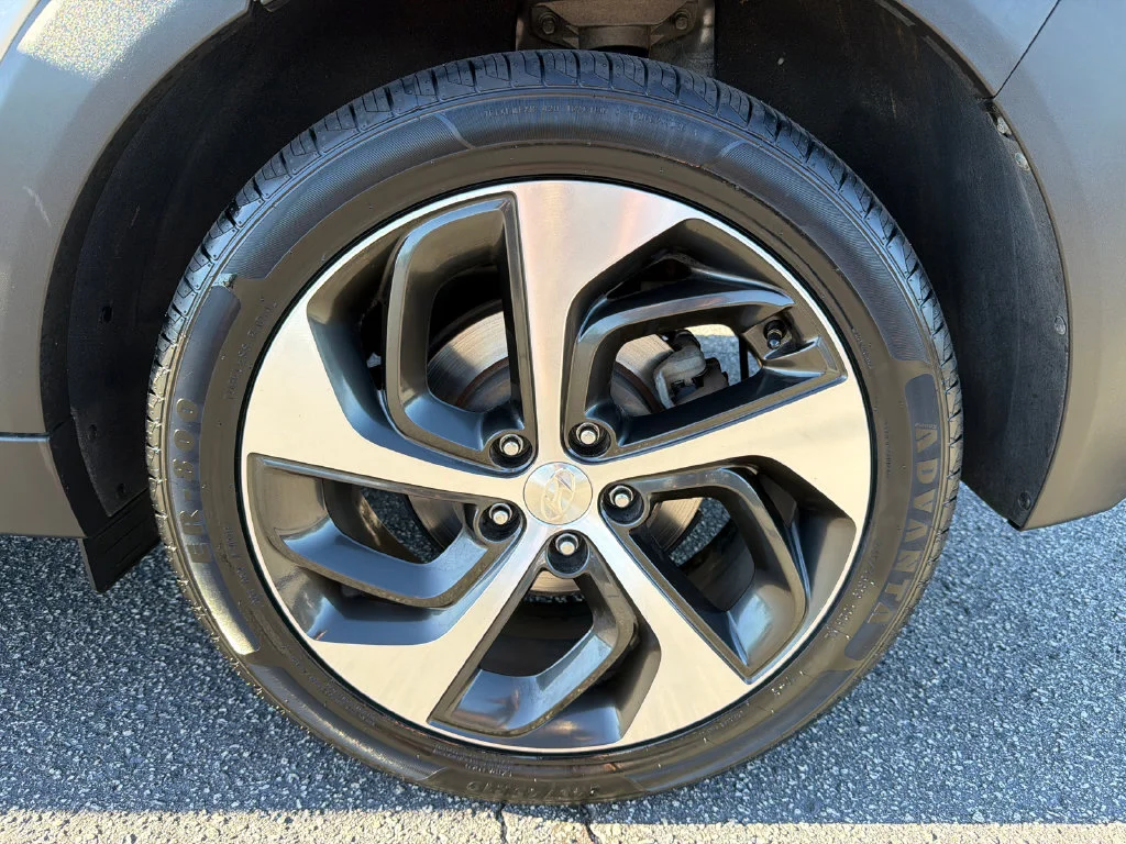 Used 2016 Silver Hyundai Limited image 20