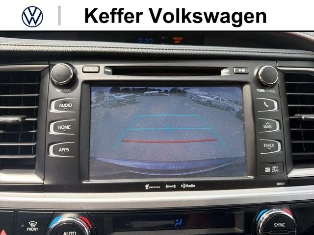 Used 2018 Blue Toyota XLE image 27