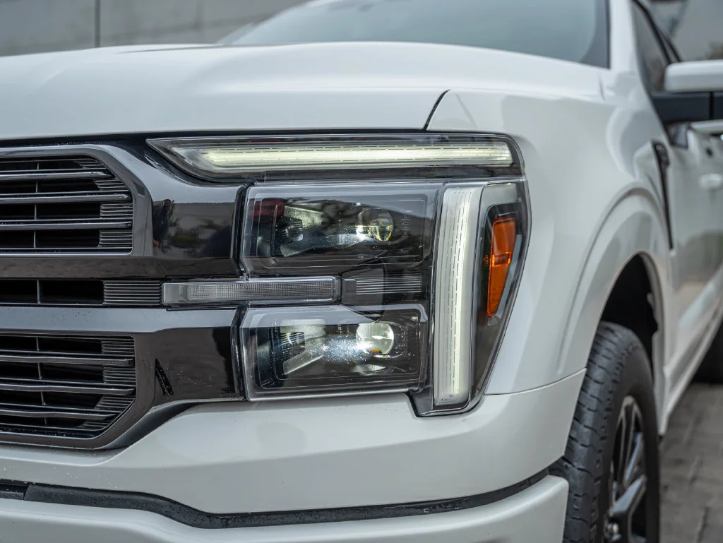 Used 2025 White Metallic Ford Platinum image 13
