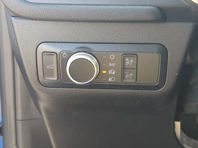 Used 2022 Blue Ford SE image 19