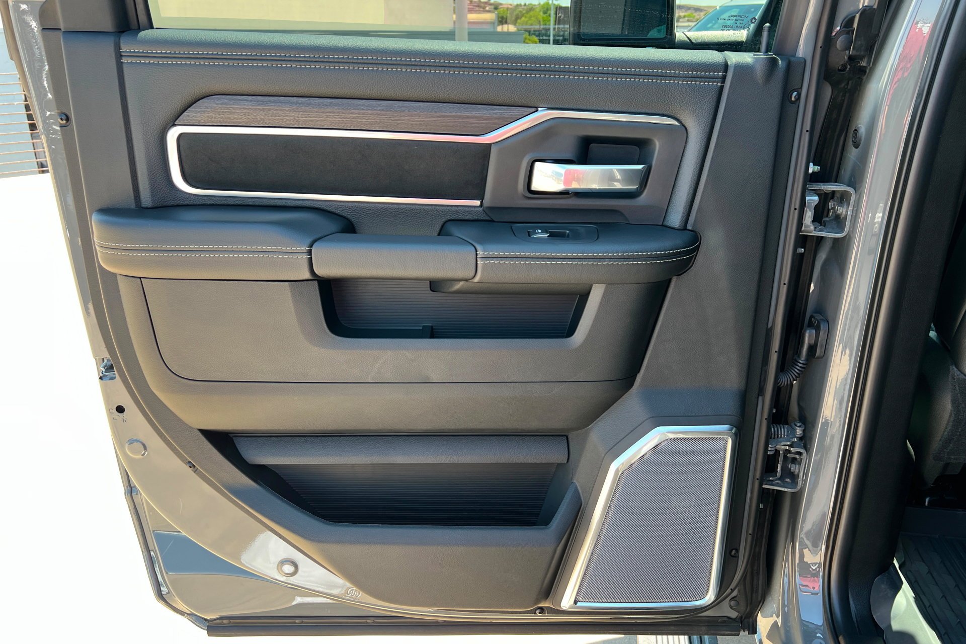 New 2026 Ceramic Gray Clear-Coat Exterior Paint RAM Laramie image 19