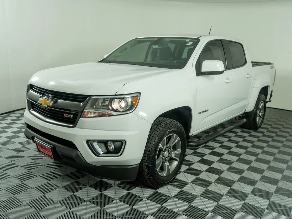 Used 2015 White Chevrolet Z71 image 3
